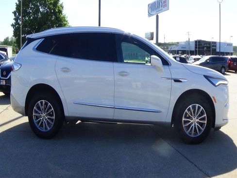 Used 2024 Buick Enclave Premium image 5