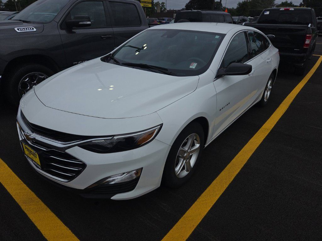 Used 2023 Chevrolet Malibu LS FWD image 1