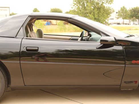 Used 1999 Chevrolet Camaro Z28 w/ SS Performance/Appearance Pkg RWD image 33