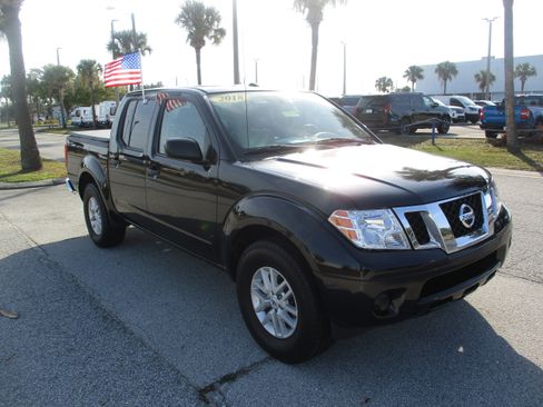 Used 2018 Nissan Frontier SV image 1