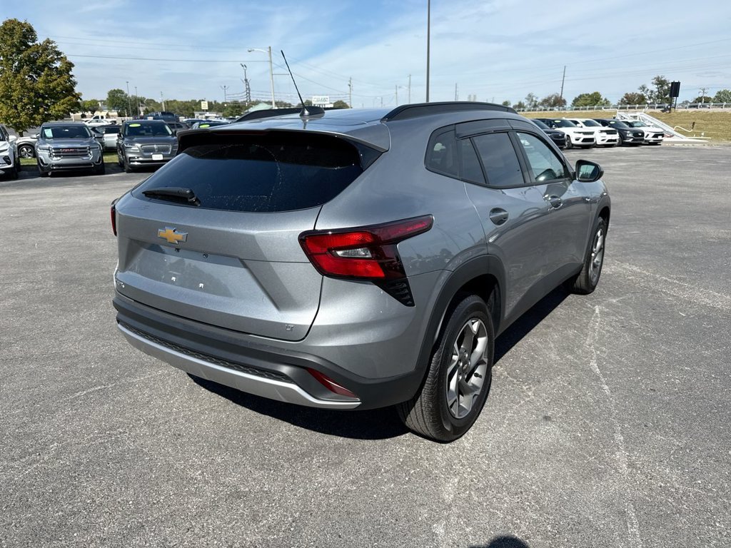 Used 2026 Chevrolet Trax LT FWD image 13