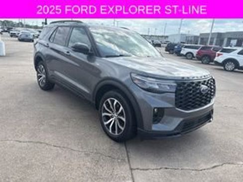 Used 2025 Ford Explorer ST-Line image 3