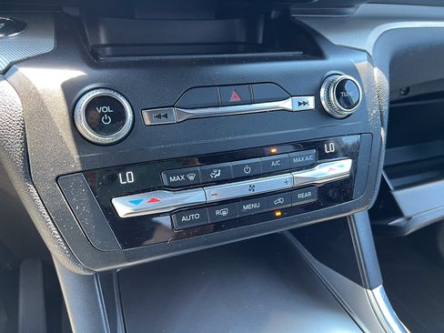 Used 2020 Ford Explorer XLT w/ Equipment Group 202A AWD/4WD image 23