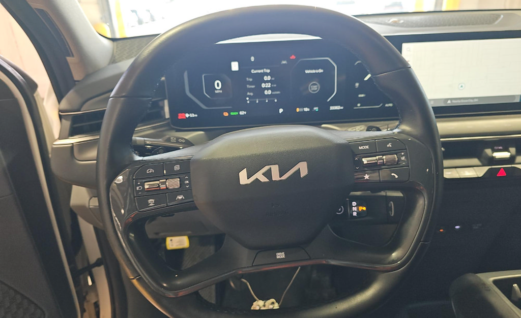 Used 2024 Kia EV9 Light Long Range RWD image 13