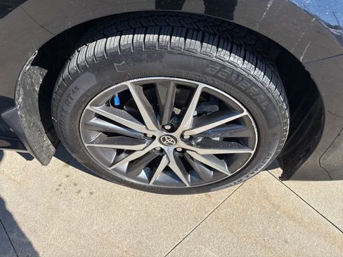 Used 2022 Toyota Camry XLE image 9