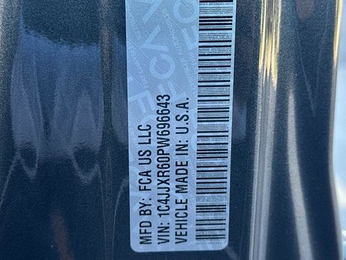 Used 2023 Jeep Wrangler Unlimited Rubicon 4xe image 26