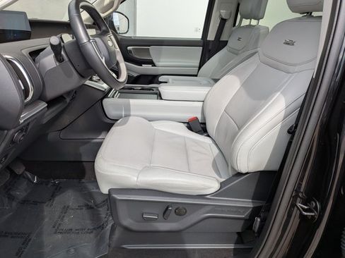 Certified 2025 Ford Expedition Platinum w/ Driver's Package AWD/4WD image 4