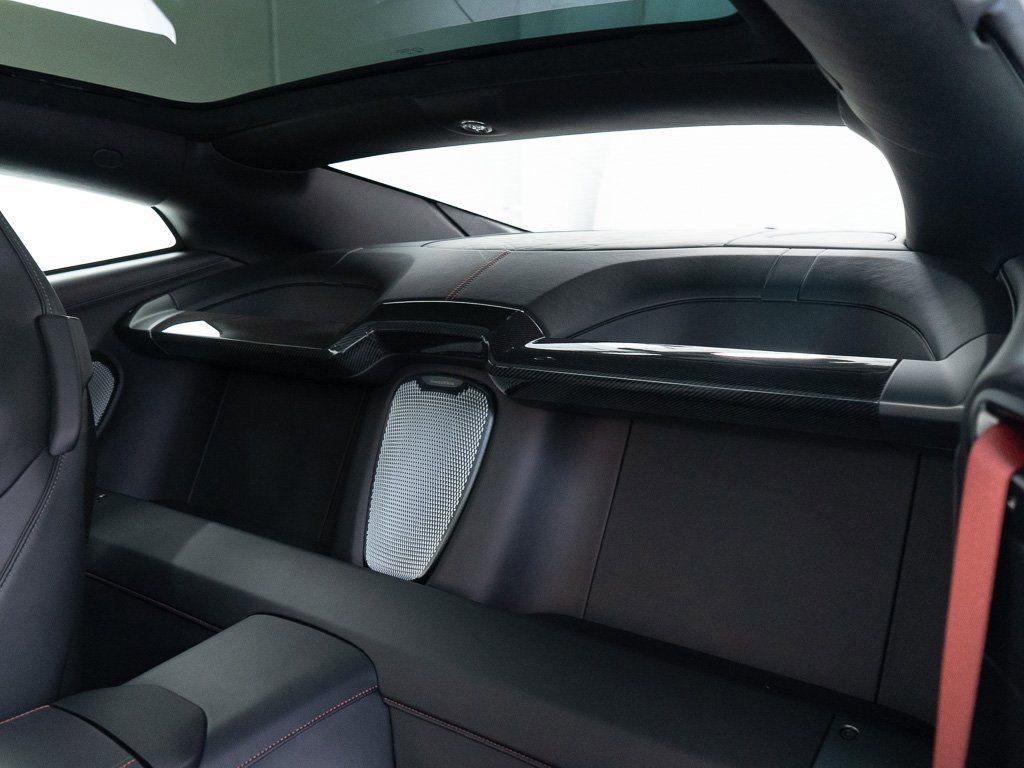 Used 2025 Aston Martin Vanquish RWD image 21