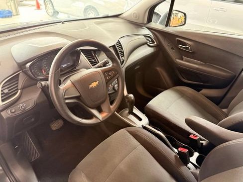 Used 2019 Chevrolet Trax LS FWD image 7