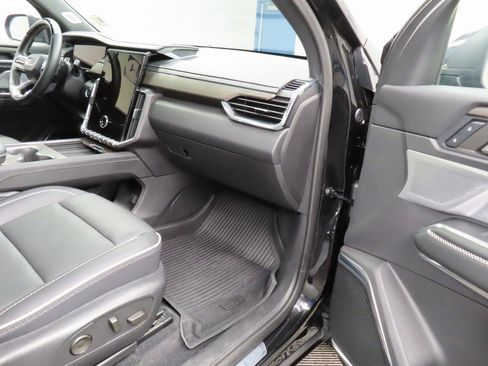 Used 2024 GMC Acadia Denali image 35