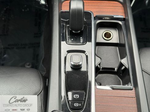 Used 2023 Volvo XC60 B5 Plus image 25