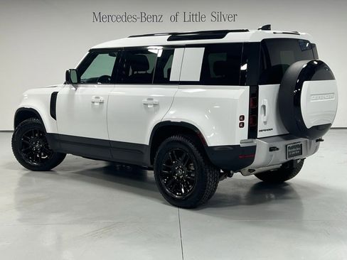 Used 2025 Land Rover Defender 110 S image 3