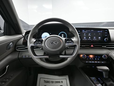 Used 2022 Hyundai Elantra SEL w/ Convenience + Premium Package FWD image 33