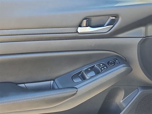 Used 2024 Nissan Altima 2.5 SV image 10