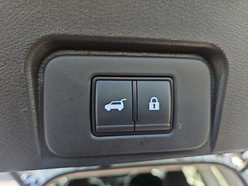 Used 2025 Nissan Rogue SV AWD/4WD image 10
