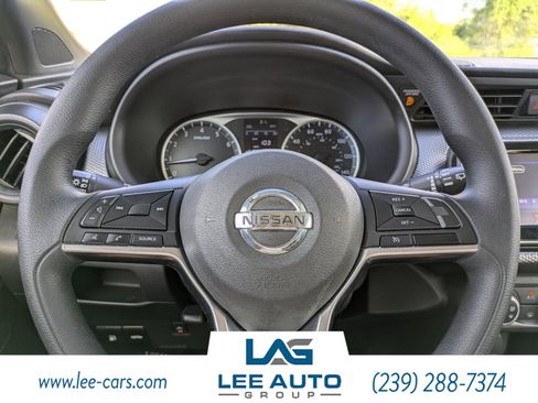 Used 2019 Nissan Kicks S image 20