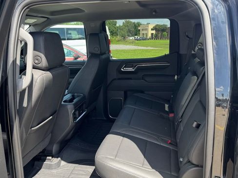 Used 2023 GMC Sierra 1500 SLT w/ SLT Premium Package RWD image 16