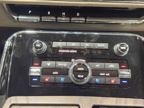 Used 2024 Lincoln Navigator Premiere image 22