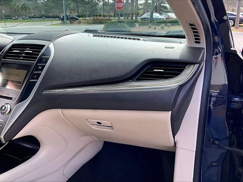 Used 2019 Lincoln MKC Reserve image 19