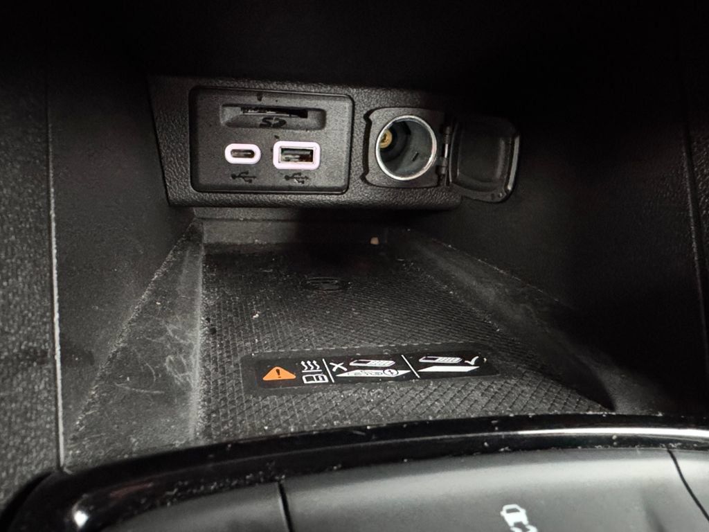 Used 2023 Chevrolet Bolt EUV LT w/ Comfort Package FWD image 28