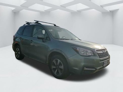 Used 2017 Subaru Forester 2.5i Premium image 3
