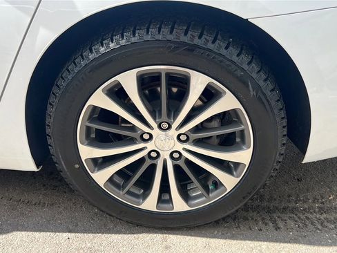 Used 2017 Buick LaCrosse Preferred image 11