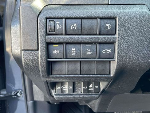 Used 2025 Toyota Tacoma Limited AWD/4WD image 27
