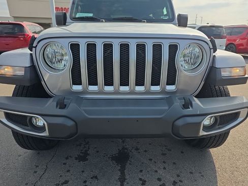 Used 2019 Jeep Wrangler Unlimited Sahara image 2