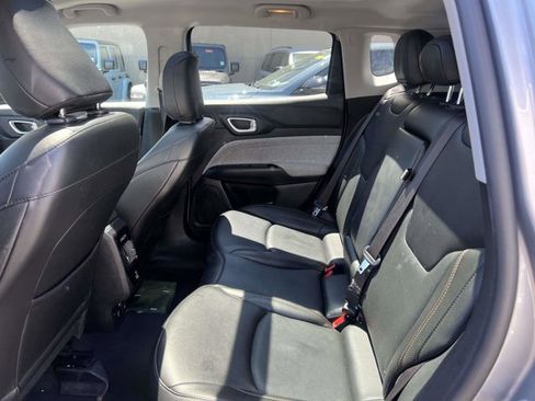Certified 2022 Jeep Compass Latitude w/ Sun and Sound Group AWD/4WD image 10