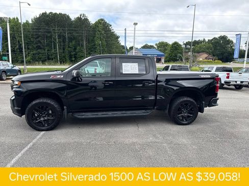 Used 2022 Chevrolet Silverado 1500 LT Trail Boss w/ LT Trail Boss Premium Package AWD/4WD image 3