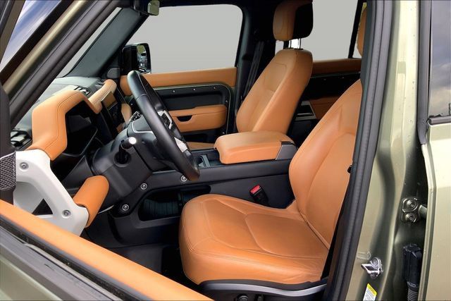 Used 2024 Land Rover Defender 110 SE AWD/4WD image 17