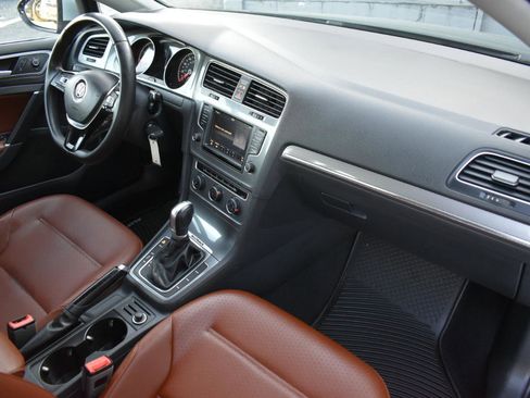 Used 2017 Volkswagen Golf Alltrack S image 12