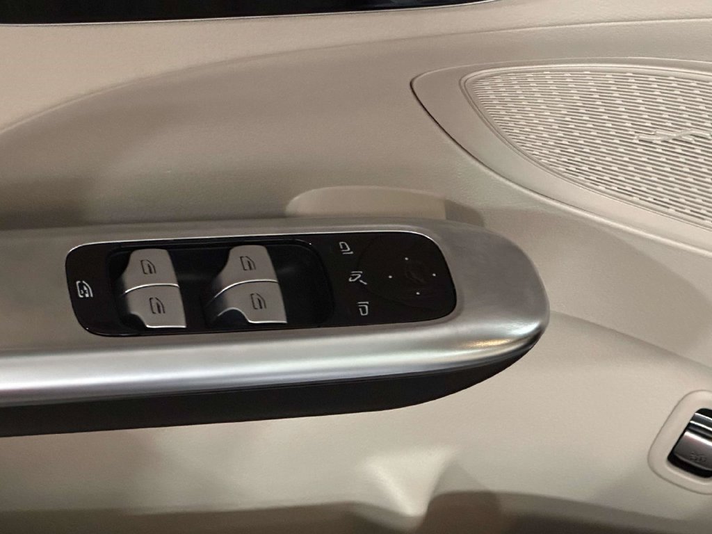 Used 2023 Mercedes-Benz C 300 4MATIC Sedan image 14