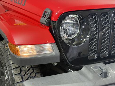 Used 2021 Jeep Gladiator Willys image 7