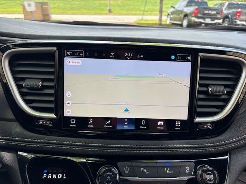 New 2026 Chrysler Pacifica Select FWD image 32