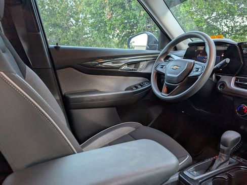 Used 2024 Chevrolet TrailBlazer LS w/ LS Convenience Package FWD image 13
