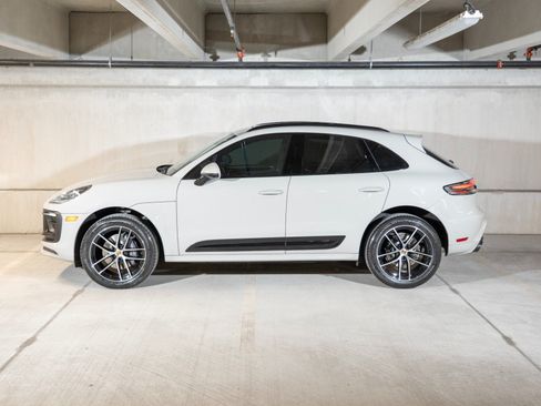 Certified 2024 Porsche Macan AWD/4WD image 2