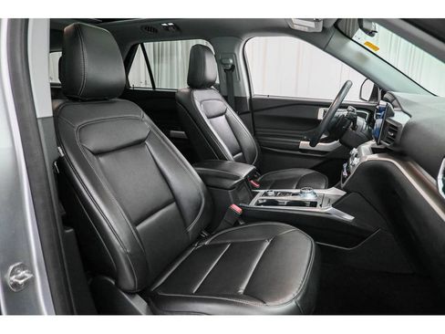 Used 2020 Ford Explorer XLT w/ Equipment Group 202A AWD/4WD image 19