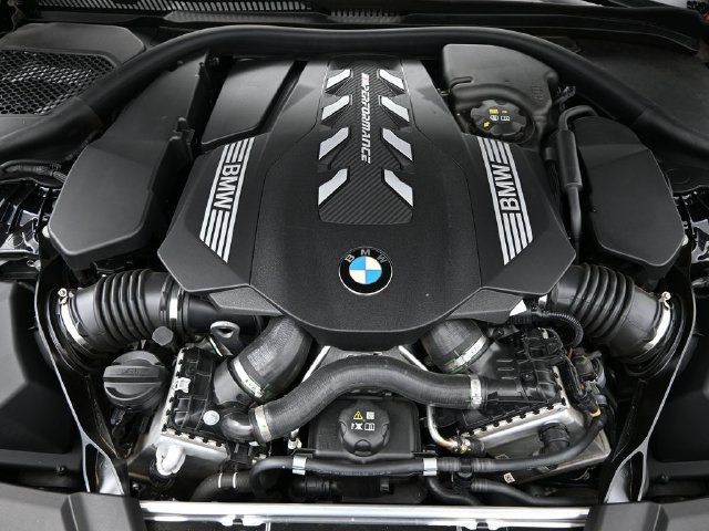 Used 2023 BMW M550i xDrive w/ Dynamic Handling Package AWD/4WD image 23