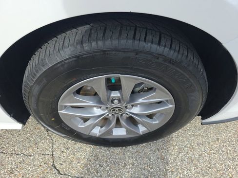 Used 2024 Toyota Sienna XLE image 39