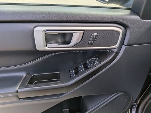 Used 2020 Ford Explorer XLT w/ Equipment Group 202A AWD/4WD image 23