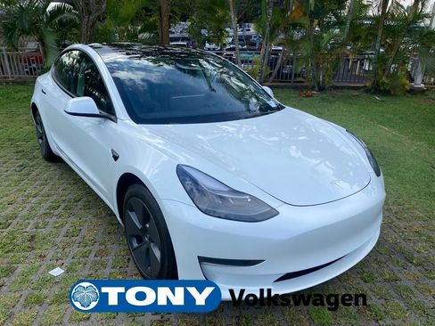 Used 2023 Tesla Model 3 Standard Range RWD image 1