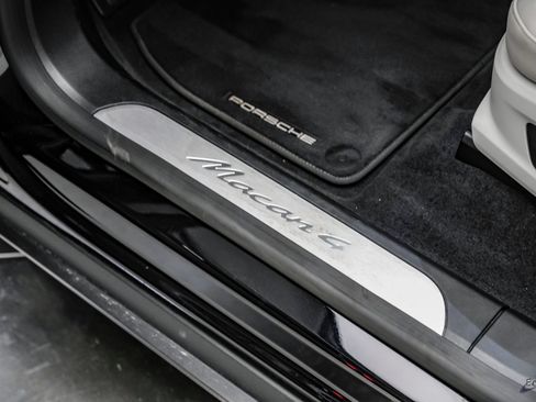 Used 2025 Porsche Macan 4 Electric AWD/4WD image 40