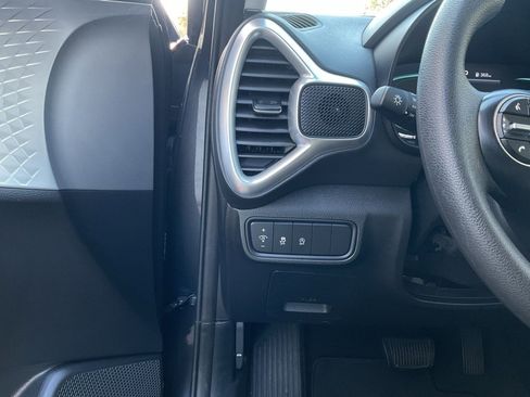 Used 2025 Kia Soul LX w/ LX Technology Package image 28