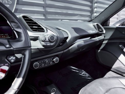 Used 2018 Ferrari 488 Spider image 60