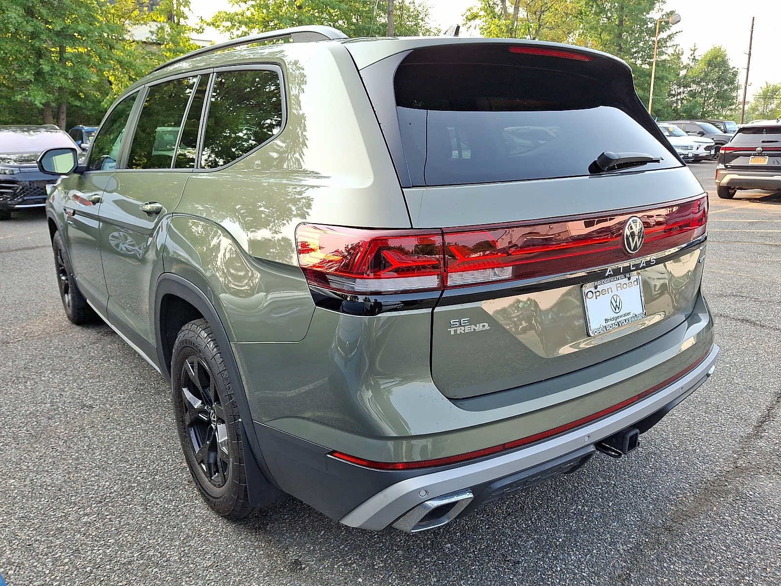 Certified 2024 Volkswagen Atlas Peak Edition SE AWD/4WD image 4