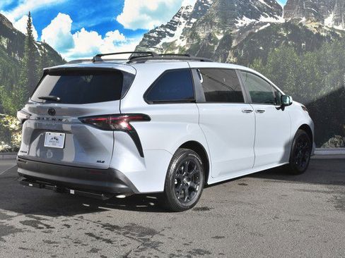 Used 2025 Toyota Sienna XLE Woodland Edition image 3