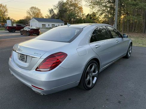 Used 2015 Mercedes-Benz S 550 4MATIC Sedan image 4