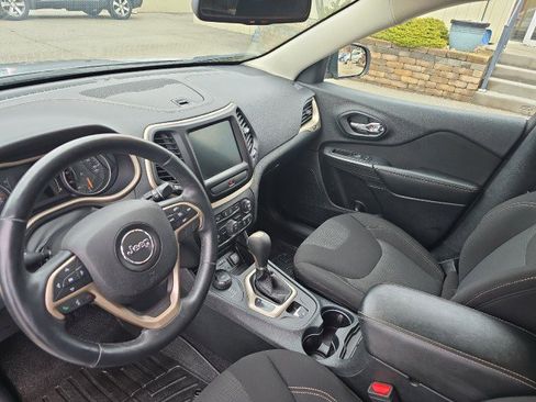 Used 2016 Jeep Cherokee Latitude w/ Cold Weather Group image 21