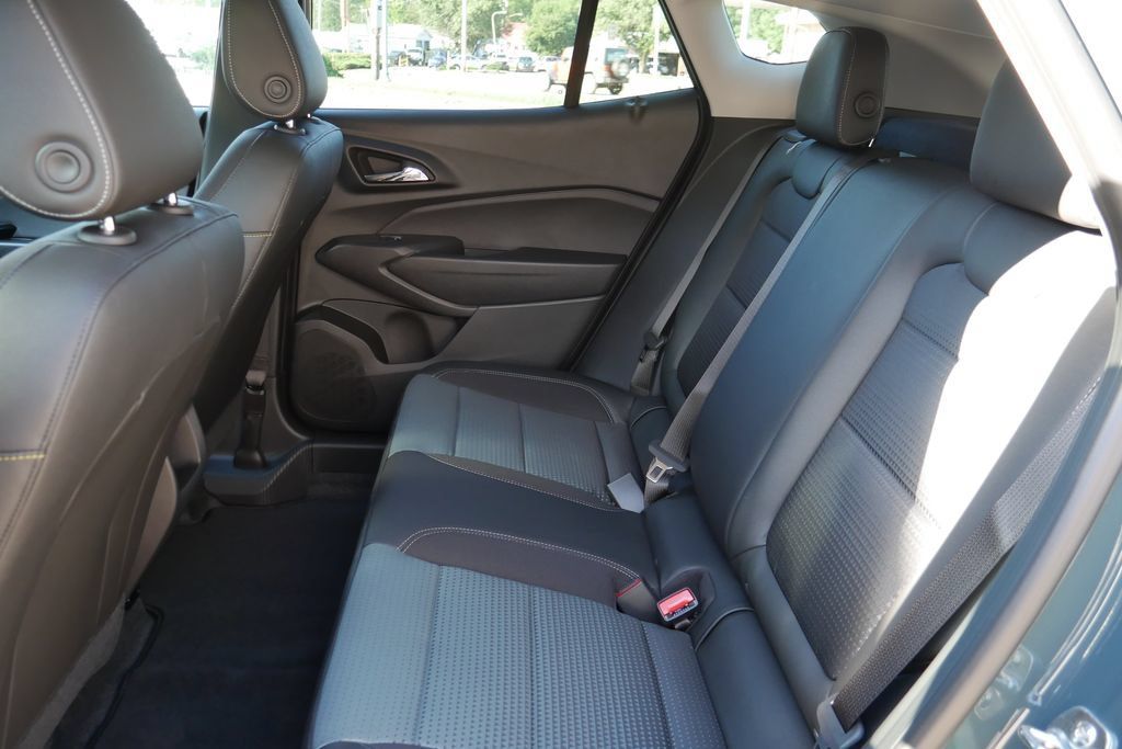 New 2026 Chevrolet Trax LT w/ LT Convenience Package FWD image 14